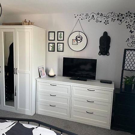 Cosy Home From Home With Private Bathroom - Free Parking 카디프 외부 사진