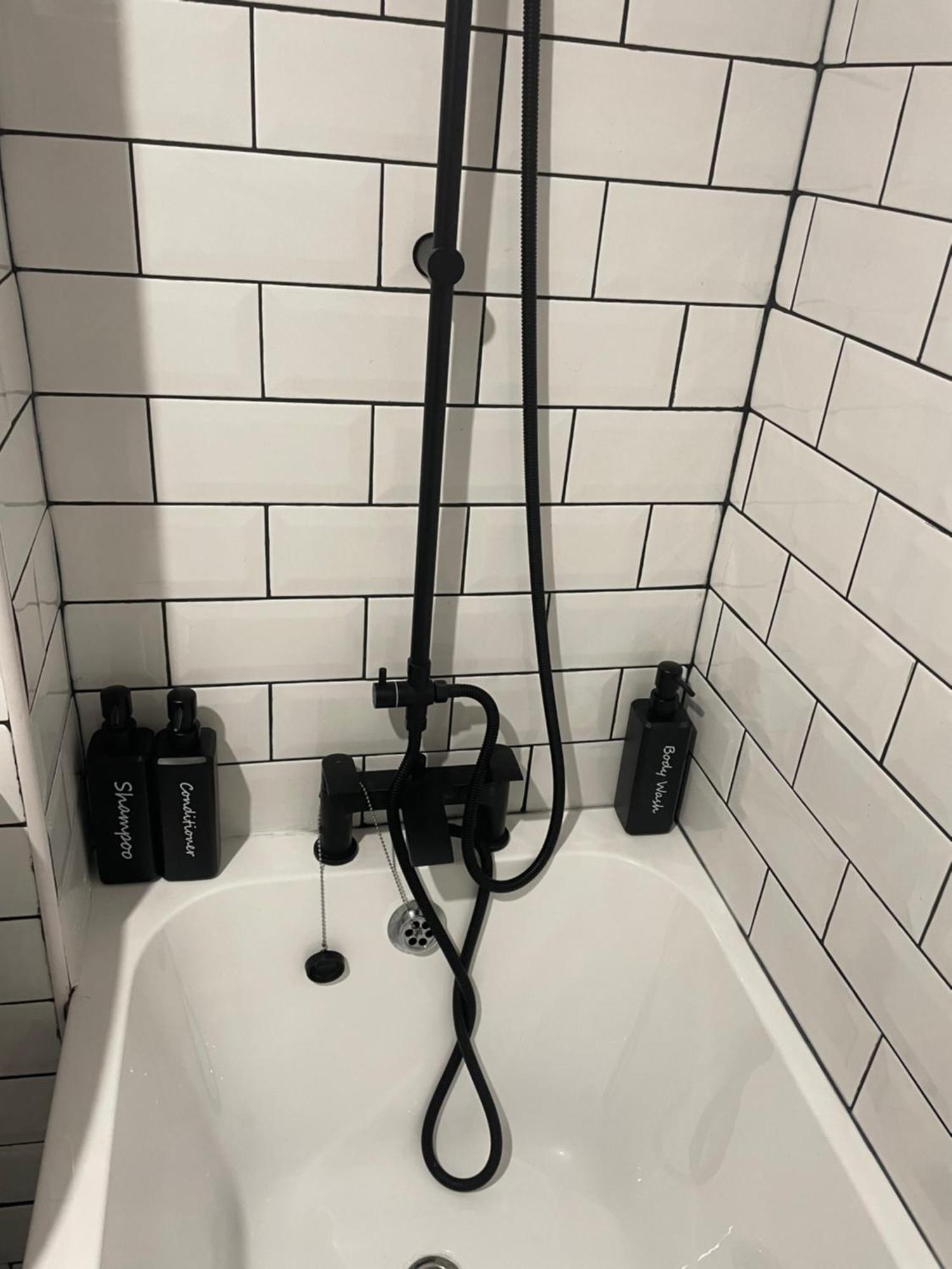 Cosy Home From Home With Private Bathroom - Free Parking 카디프 외부 사진