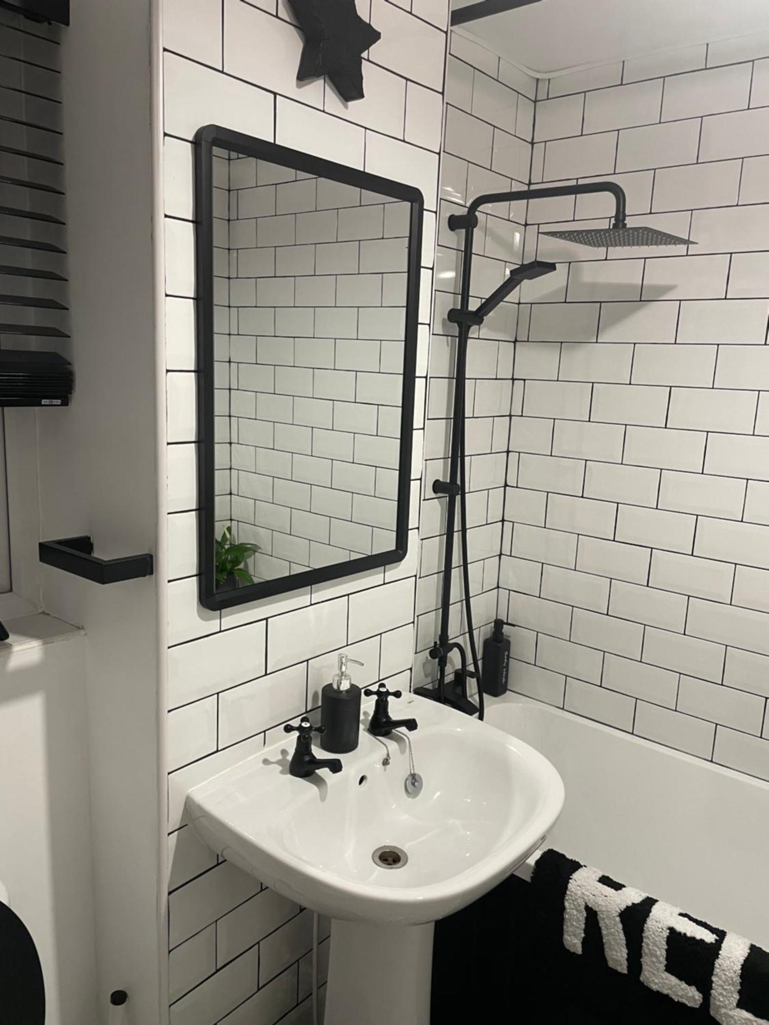 Cosy Home From Home With Private Bathroom - Free Parking 카디프 외부 사진